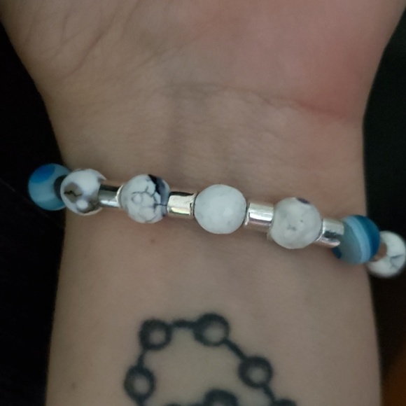 NWT 6.5" Blue & white flower bracelet handmade - Picture 4 of 7